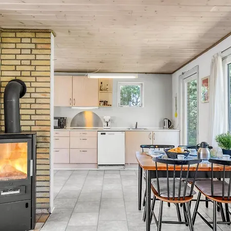 Casa de Férias Jonnhild - 700m From The Sea By Interhome *